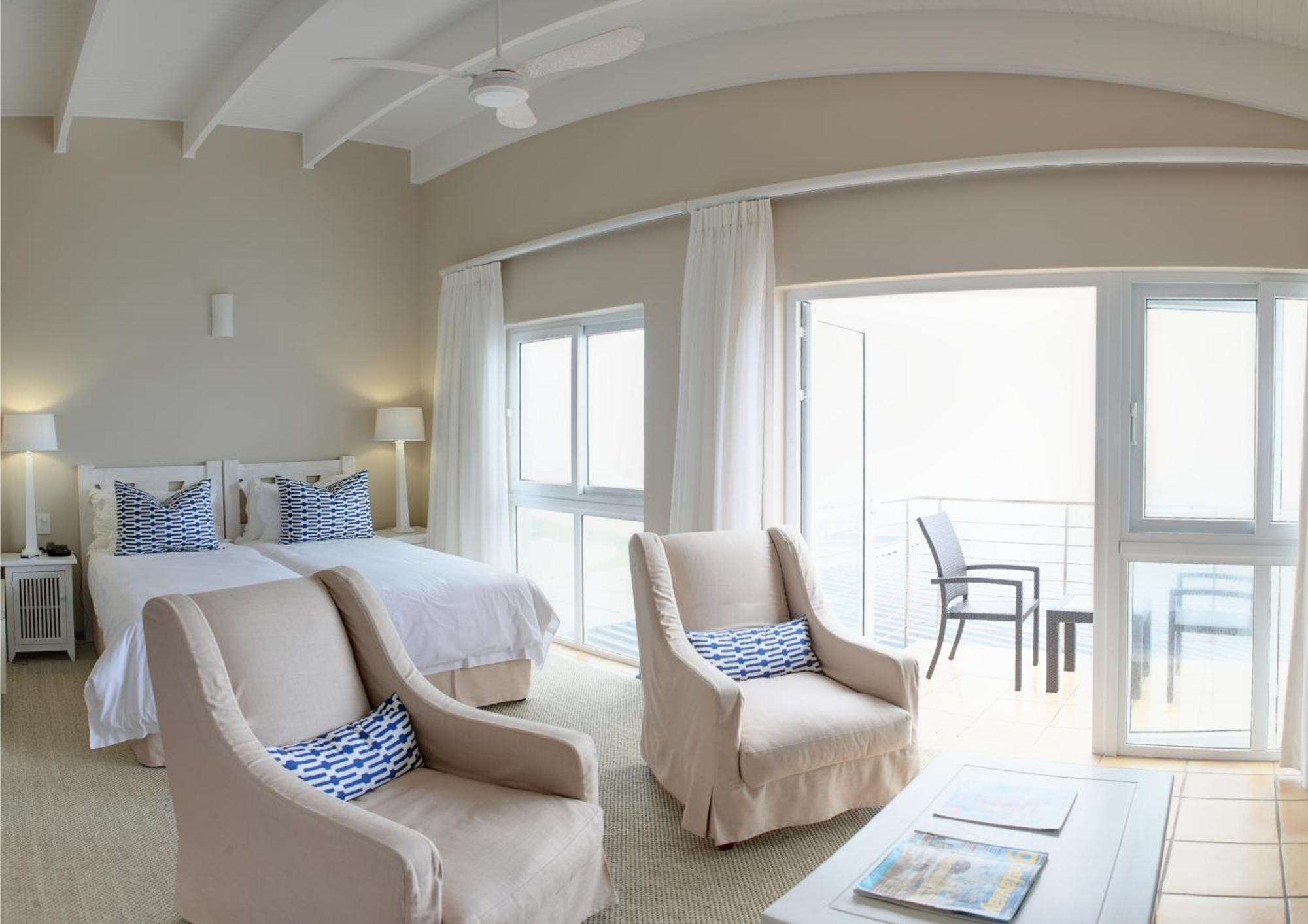 Periwinkle Lodge Guest House Plettenbergbaai Buitenkant foto