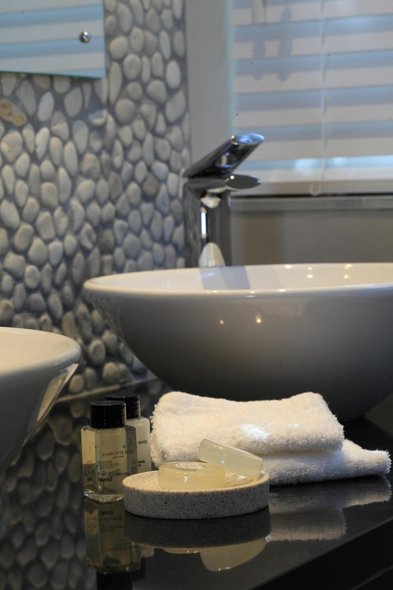 Periwinkle Lodge Guest House Plettenbergbaai Buitenkant foto